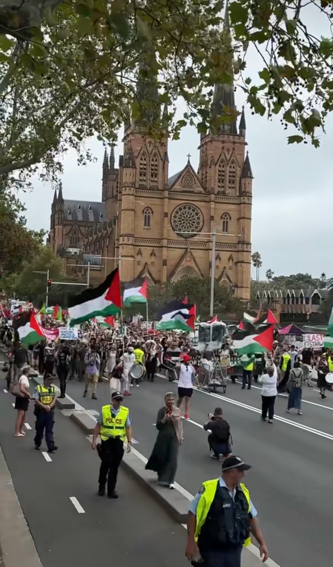 Kedatangan Presiden israel Isaac Herzog, Disambut Demo Besar Oleh Warga Australia, minta Dia Ditangkap