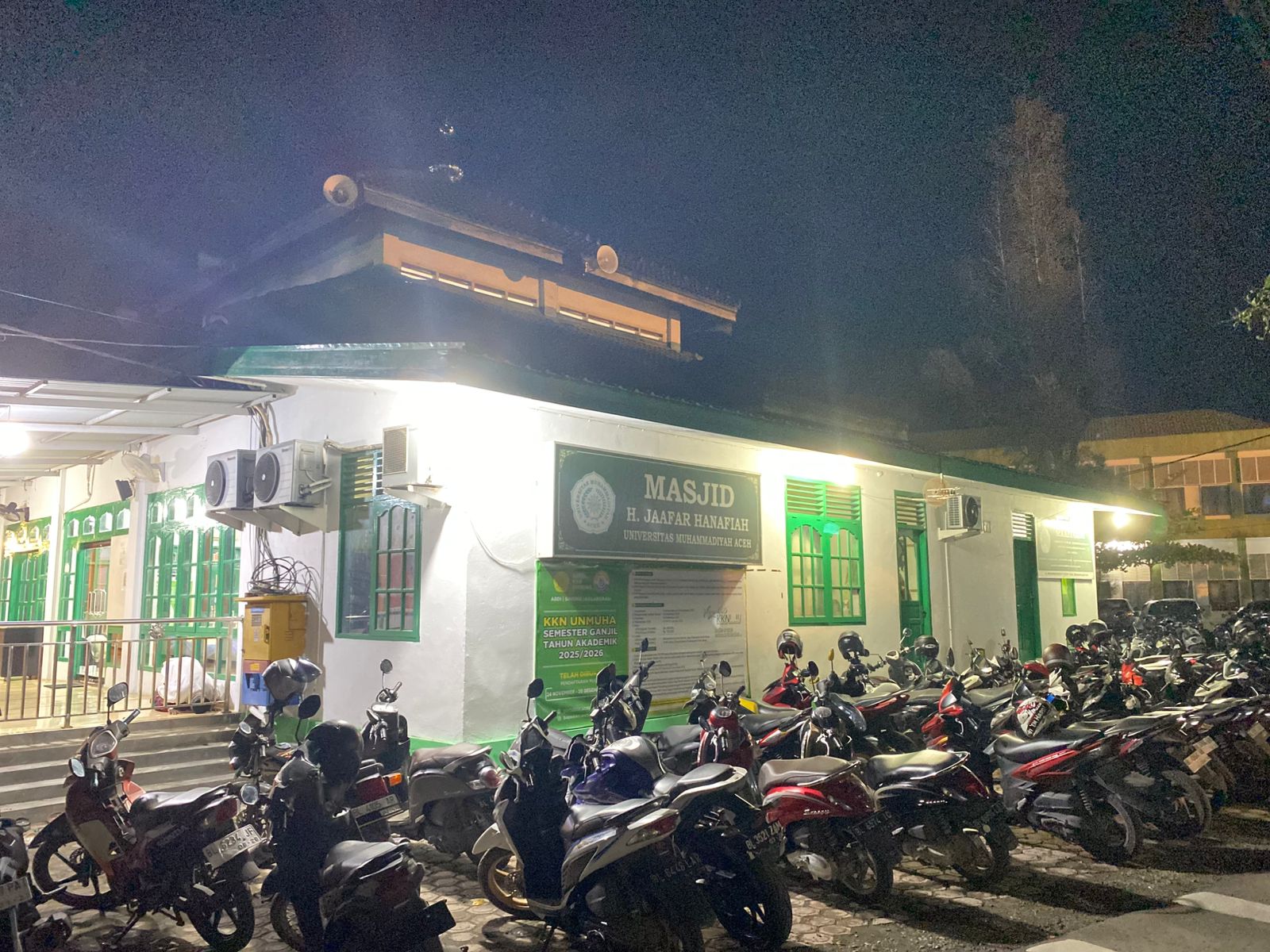 Warga Muhammadiyah melaksanakan salat tarawih 1 Ramadan 1447 H pada hari selasa malam tanggal 17 februari 2026 M.