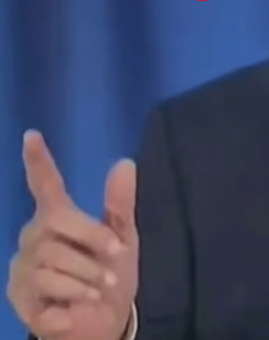 pidato Netanyahu terahir diduga menunjukkan bahwa itu adalah AI, dengan tanda fisik yg tidak sesuai anatomi.