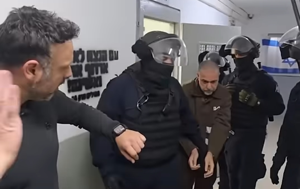 Dr. Hussam Abu Safiya Hampir Setahun Ditahan, Kondisinya Dilaporkan Ditekan & Sangat Memprihatinkan