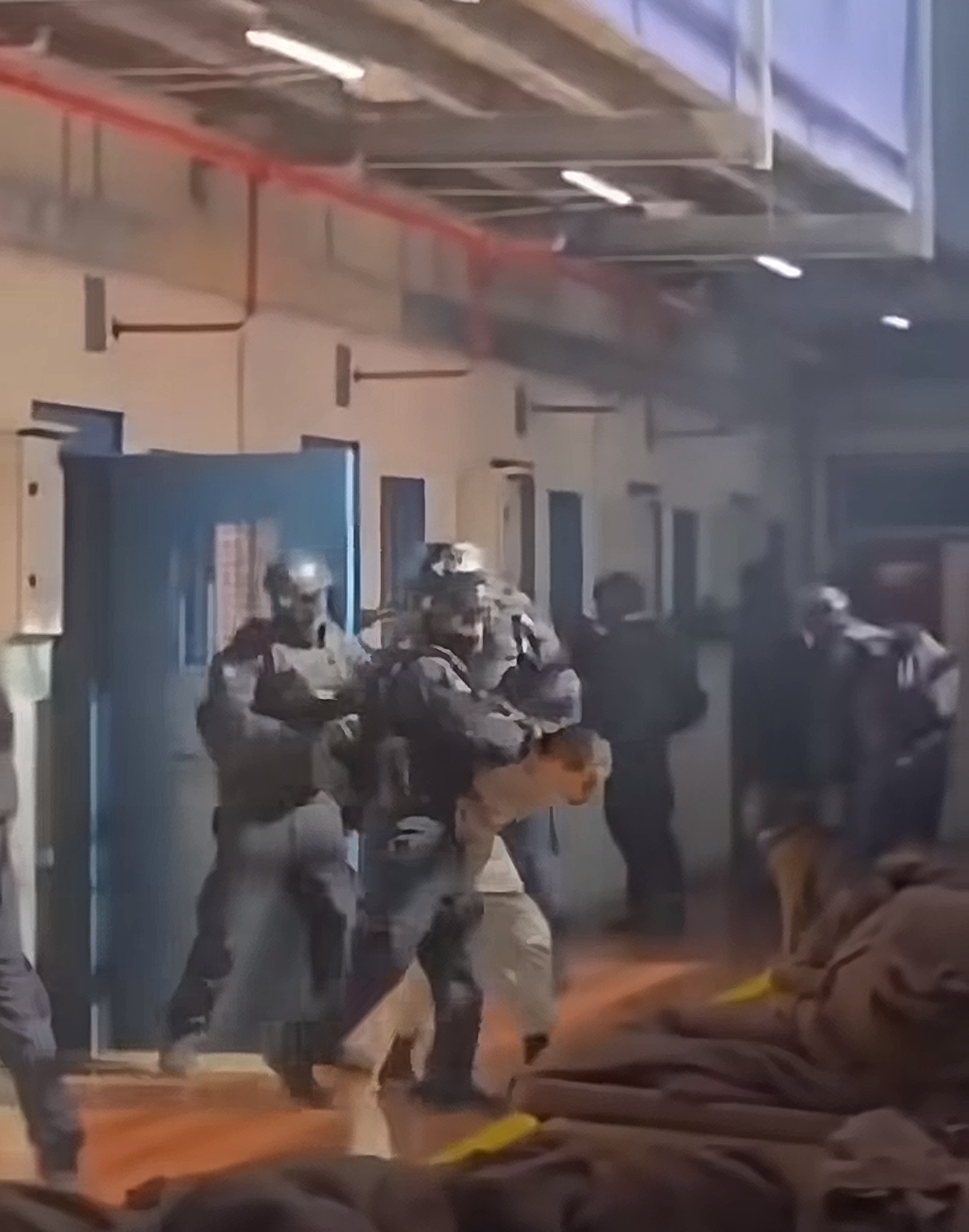 penerapan hukuman mati tahanan Palestina yang sangat sensitif dan memicu reaksi keras dari berbagai pihak.Karna Israel hanya akan membuat dunia murka karna mereka membuat ladang genosida baru.