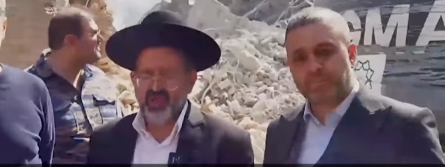 zionis israel mengebom sinagog ditehran iran, kitab Taurat rusak tertimbun puing-puing