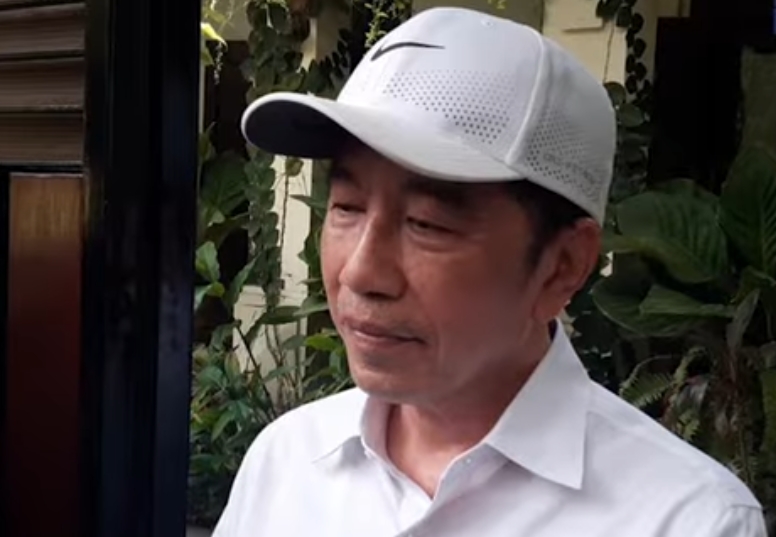 jokowi digugat alumnus ugm karna tidak pernah datang kepersidangan menunjukkan ijazah aslinya.