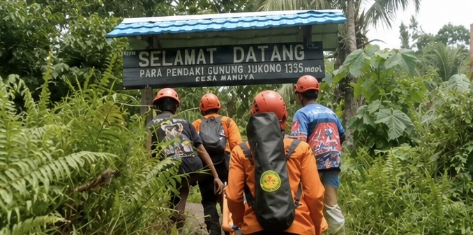 Erupsi Gunung Dukono di Halmahera Utara menewaskan dua pendaki asing dan memicu proses evakuasi puluhan pendaki lainnya di tengah aktivitas vulkanik yang meningkat.