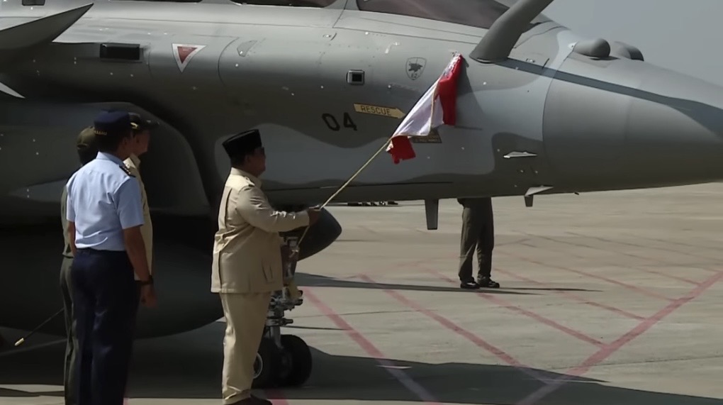 🚨 Indonesia resmi menerima enam unit jet tempur Rafale dari Prancis untuk memperkuat pertahanan udara nasional. ✈️🇮🇩