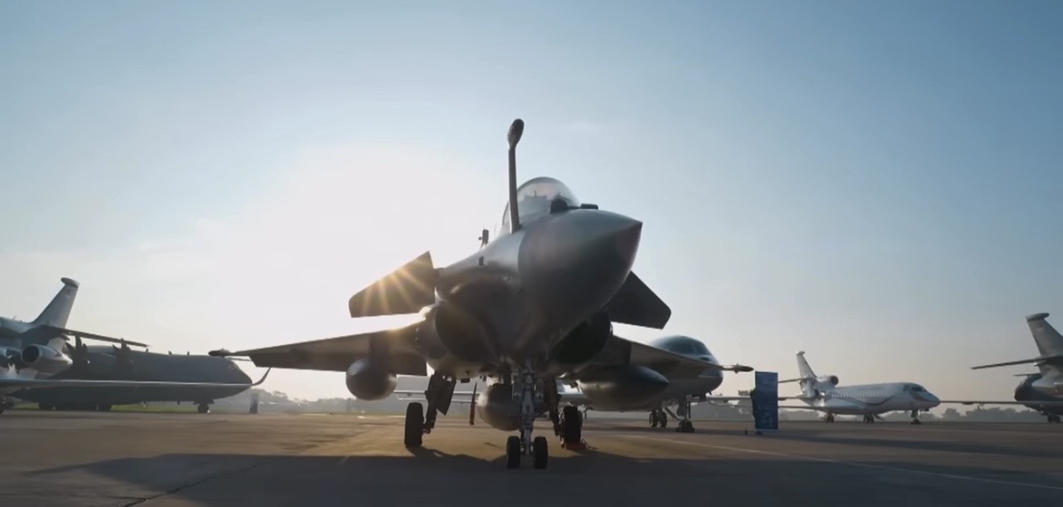 🚨 Indonesia resmi menerima enam unit jet tempur Rafale dari Prancis untuk memperkuat pertahanan udara nasional. ✈️🇮🇩