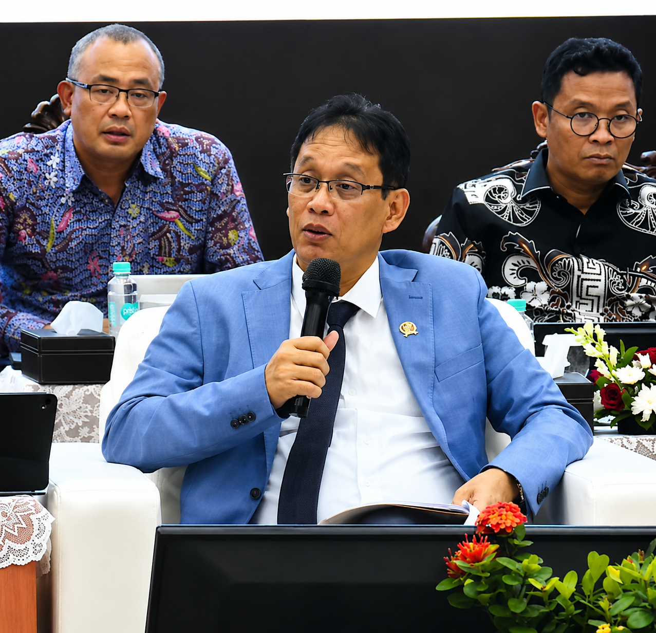 Daya beli masyarakat disebut masih kuat. Pemerintah pun menyiapkan kebijakan baru untuk mendorong pertumbuhan ekonomi nasional melalui insentif kendaraan listrik.