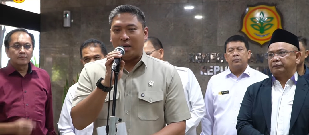 Danantara Sumberdaya Indonesia Sempat Menjadi polemik, hingga membuat TBS Turun drastis, Wamentan Jelaskan kepada Petani dan pengusaha. Harga TBS Kembali Stabil?