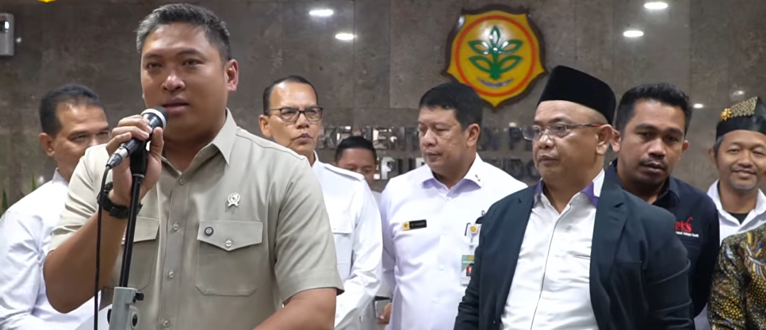 Danantara Sumberdaya Indonesia Sempat Menjadi polemik, hingga membuat TBS Turun drastis, Wamentan Jelaskan kepada Petani dan pengusaha. Harga TBS Kembali Stabil?