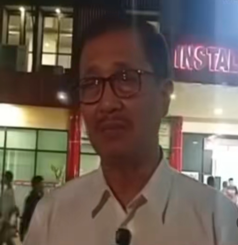 Keterangan mantan wakapolri jendral Ugro Seno, penangkapan yg dilakukan pihak kepolisian kepada Roy Suryo seolah seperti sejarah penangkapan para jendral pahlawan Revolusi, ada apa sebenarnya??