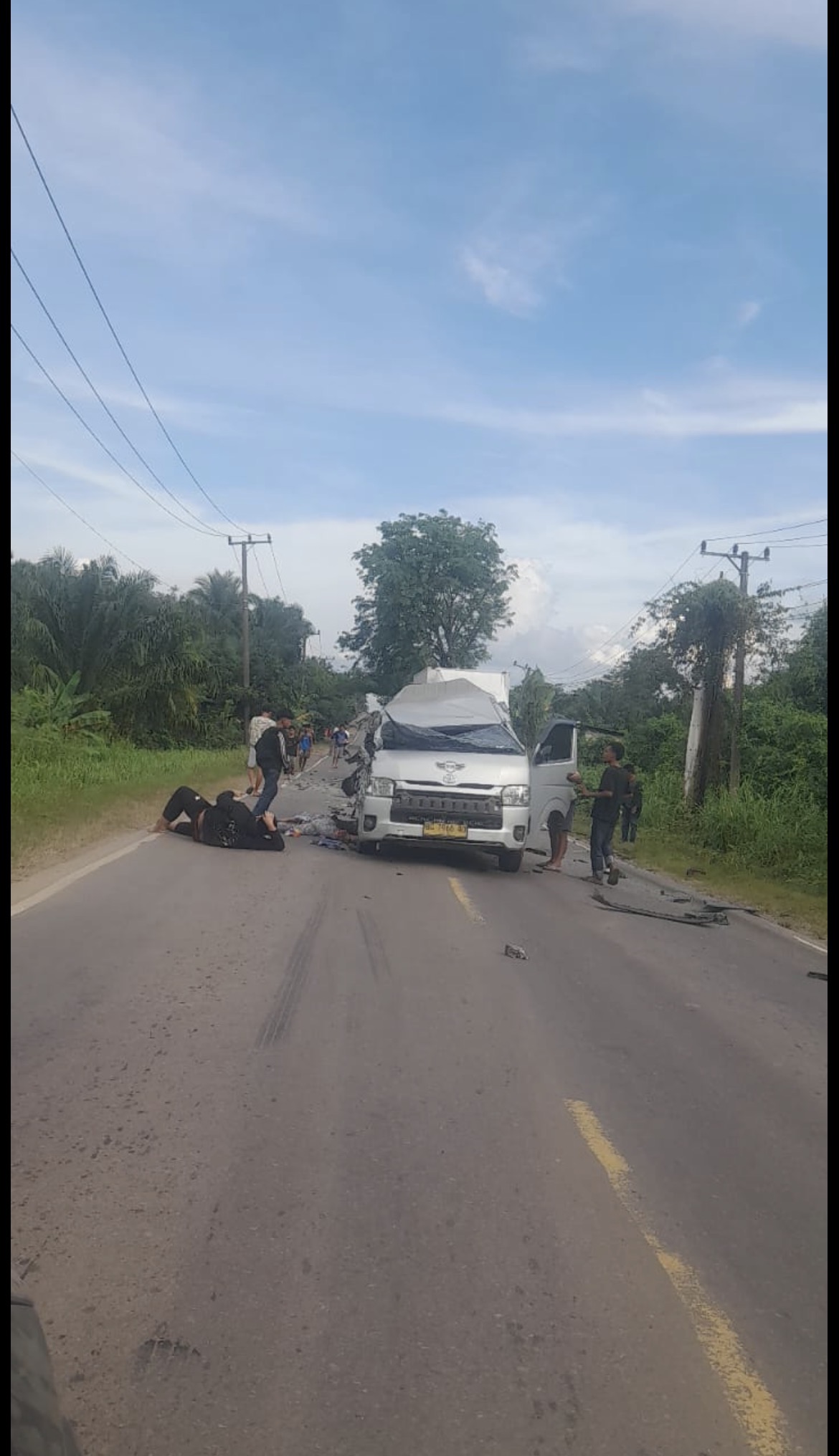 Mobil Hiace Asal Aceh Tujuan Dumai Alami Kecelakaan Maut di Bagan Batu, 10 Orang Meninggal dan 4 Selamat