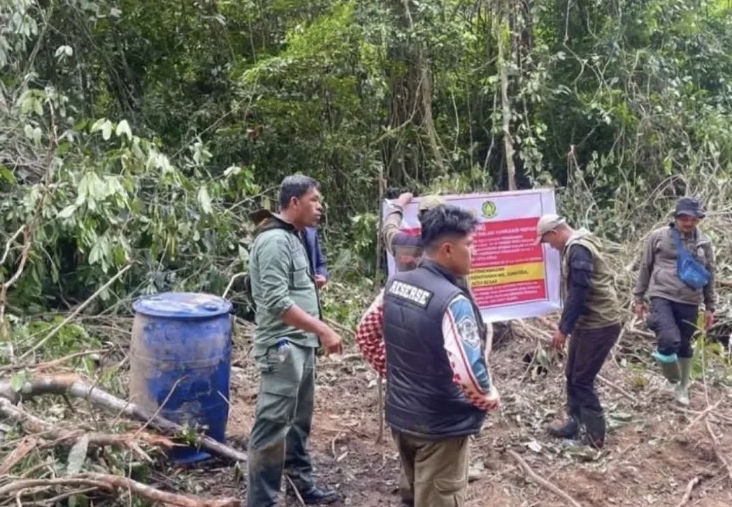 Polisi Musnahkan Peralatan Tambang Emas Ilegal di Kawasan Hutan Jantho